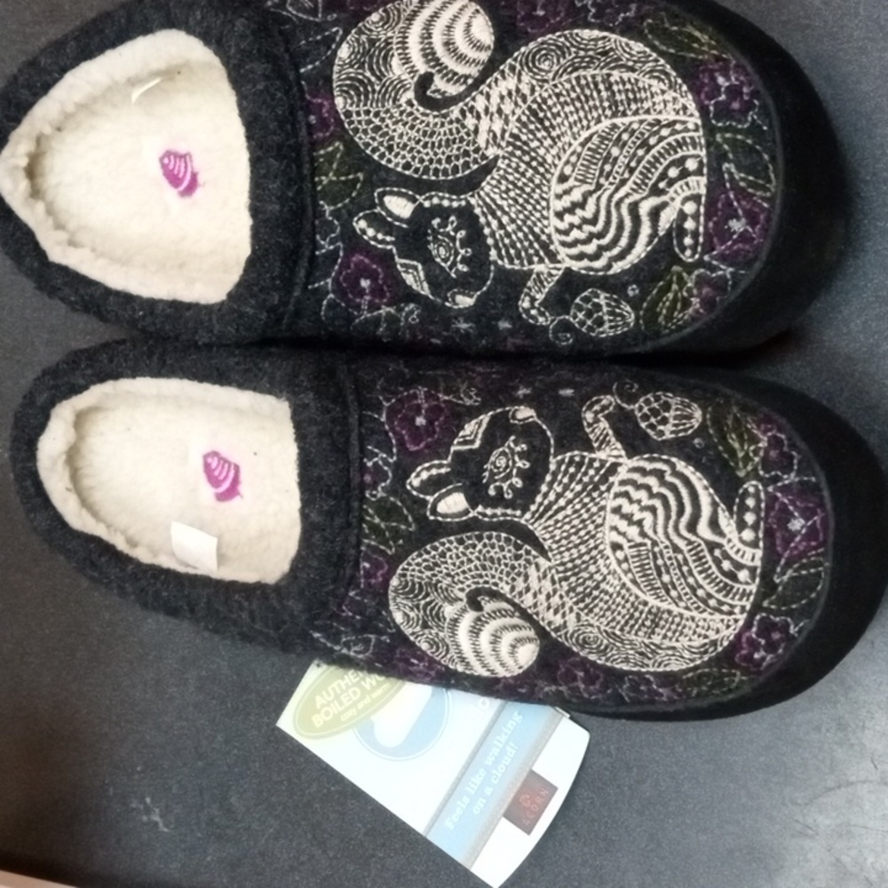 Acorn slippers - Forest Mill gray squirrel design